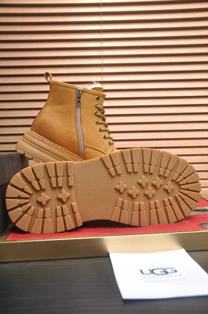 Men's shoes 💰680💶【UGG】(full genuine wool lining) Please pay attention to the quality of the original order and compare the thickness of the wool 🏮🏮Hot style Martin boots from Australia's warm luxury brand men's shoes, official website synchronization, Beckham men's style..., made of imported top-layer waxed cowhide, waxed toe box, Australian real wool velvet lining Carefully sewn...Imported rubber Martin boots outsole (comfortable, soft and wear-resistant). I really like the quality...Exquisite workmanship, you can't put it down once you see it. Code number 39-44